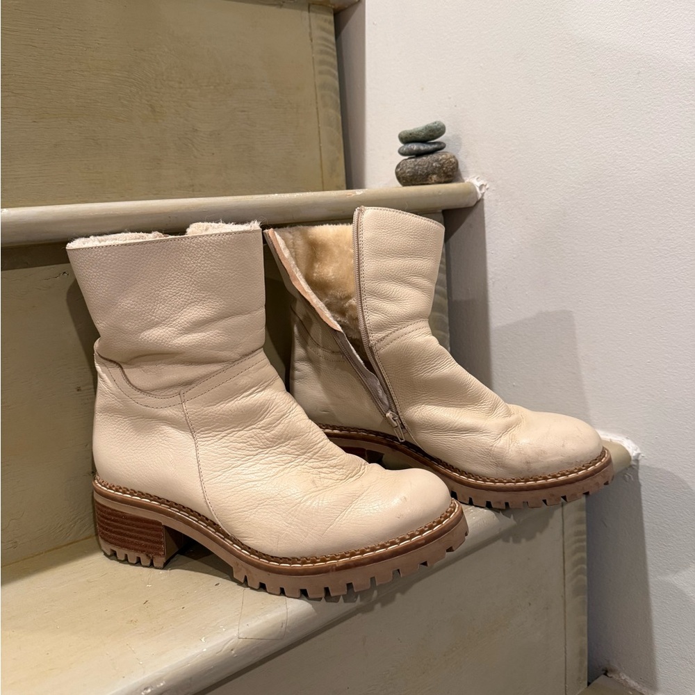 NWT Bertuchi Made in Spain Cream Boots with Fur Lining